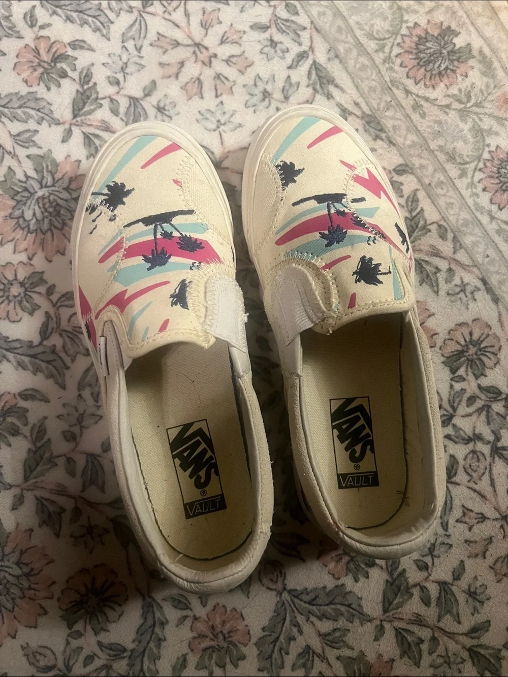 Vans Kids Slip-On Sneakers in Cream with Pink & Teal Palm Print